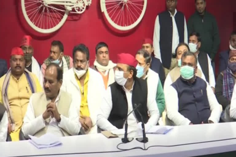 Dara Singh Chauhan, on Sunday joined the Samajwadi Party (SP) in the presence of its national president Akhilesh Yadav.