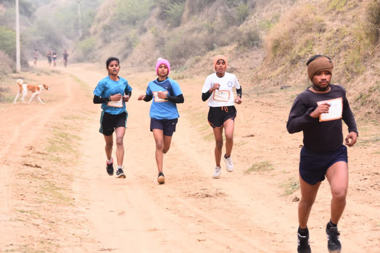 अटेर क्षेत्र में चंबल मैराथन का हुआ आयोजन, सैकड़ों युवाओं के जुनून और जज्बे का गवाह बना बीहड़