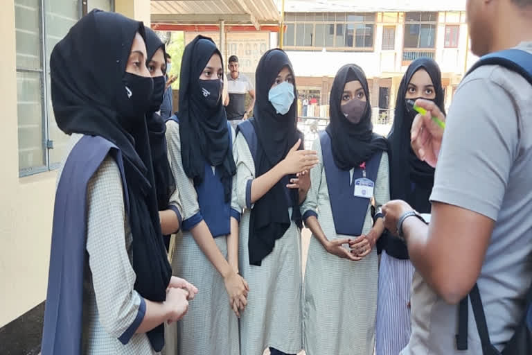 Karnataka colleges controversy over hijab, violates religious freedom of Muslims, alleges Popular Front of India