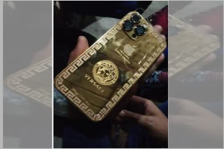 Gold made, diamond studded iphone viral sahibganj police reached thief house seeing whatsapp status