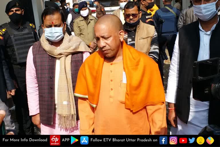 Gorakhpur latest news  etv bharat up news  सपा की राह में रोड़ा बने योगी  Purvanchal presence in Gorakhpur  मौजूदगी का पड़ेगा बड़ा असर  सीएम योगी आदित्यनाथ  गोरखपुर सदर विधानसभा सीट  भाजपा के प्रति समर्पित और हिंदुत्व  हिंदू युवा वाहिनी  पूर्व मंत्री शिव प्रताप शुक्ला  UP Assembly Election 2022  Uttar Pradesh Assembly Election 2022  UP Election 2022 Prediction  UP Election Results 2022  UP Election 2022 Opinion Poll  UP 2022 Election Campaign highlights  UP Election 2022 live  Akhilesh Yadav vs Yogi Adityanath  up chunav 2022  UP Election 2022  up election news in hindi  up election 2022 district wise  UP Election 2022 Public Opinion  यूपी चुनाव न्यूज  उत्तर प्रदेश विधानसभा चुनाव  यूपी विधानसभा चुनाव 2022