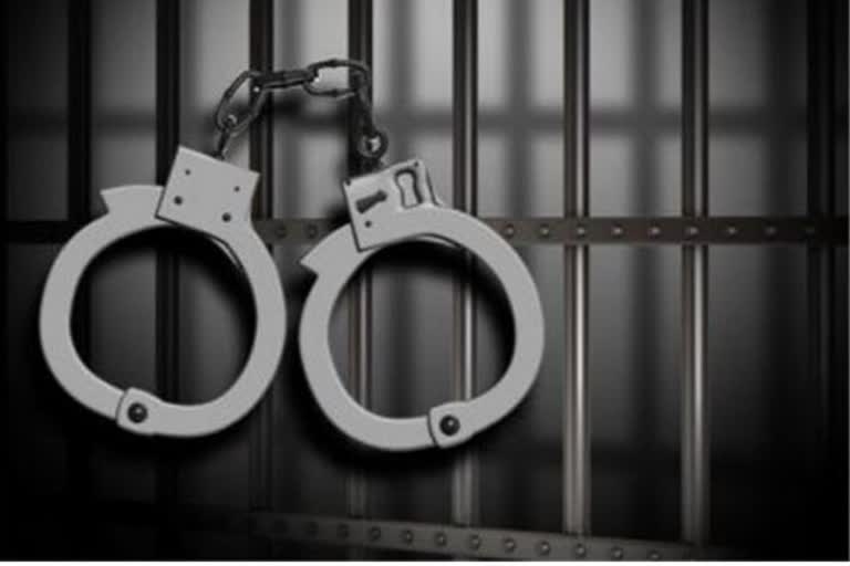 Delhi: 24-year-old man held for impersonating Delhi court recruitment exam candidate  cheating in government service recruiting exam  ഡല്‍ഹിയില്‍ മത്‌സര പരീക്ഷകളിലെ ആള്‍മാറാട്ടം  ഡല്‍ഹിയിലെ മത്സരാപരീക്ഷ ക്രമക്കേട്‌