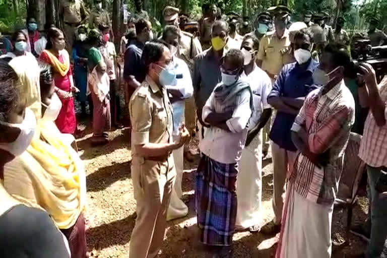 Girls Suicide in Vithura Perigamala Urukal  Rural SP Divya Gopinath visited Tribal Areas  റൂറല്‍ എസ്.പി ദിവ്യ ഗോപിനാഥ് ഉരുകളില്‍ സന്ദര്‍ശിച്ചു  ആദിവാസി മേഖലകളിലെ പെണ്‍കുട്ടികളുടെ ആത്മഹത്യ