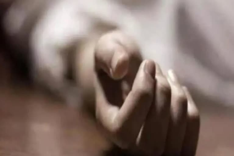 Boy dies after being strangled  ചങ്ങല കഴുത്തില്‍ കുരുങ്ങി 10 വയസുകാരന് ദാരുണ അന്ത്യം  വളര്‍ത്തുപൂച്ചയുടെ ചങ്ങല കഴുത്തില്‍ കുരുങ്ങി കുട്ടി മരിച്ചു