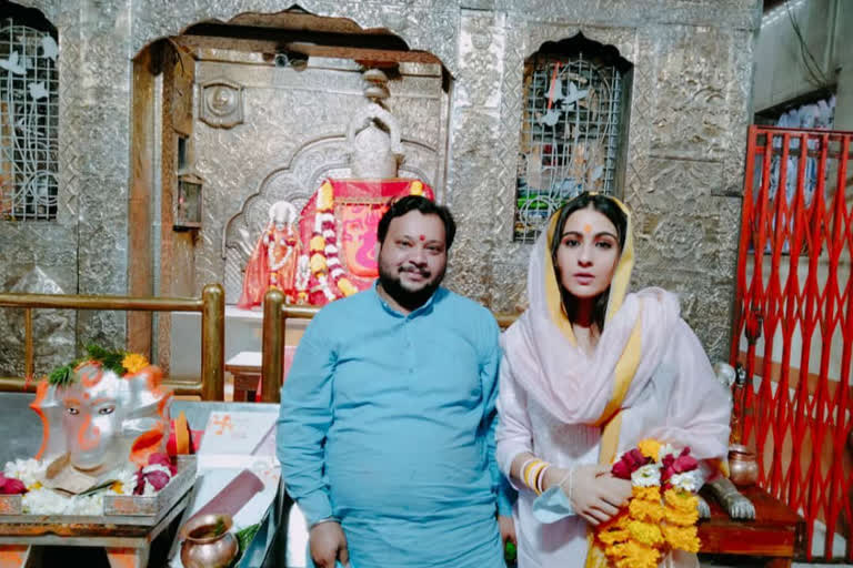 Actress Sara Ali Khan worships at Khajrana temple