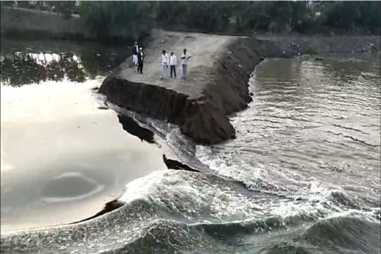 Kanh river dam collapses at Triveni Ghat