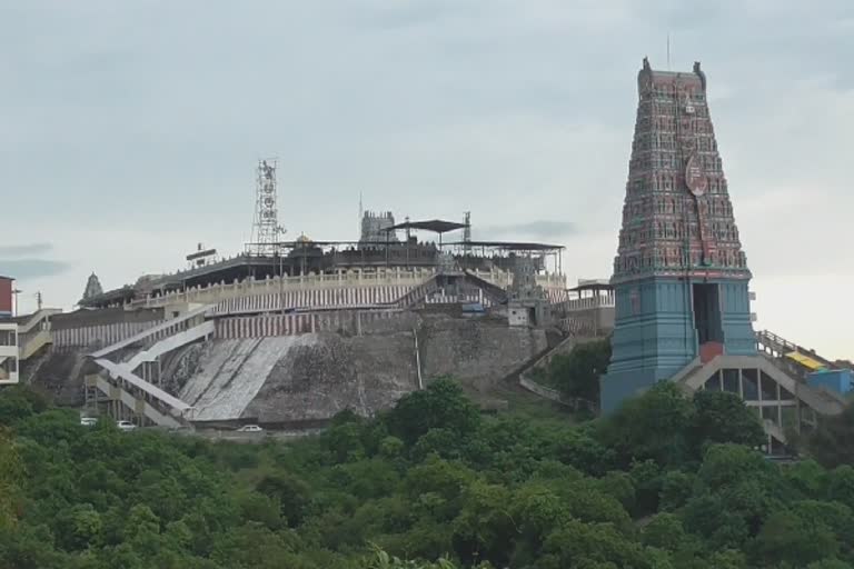 திருத்தணி முருகன் கோயில் கோபுர தரிசனத்துக்கு குவிந்த பக்தர்கள் தொடர்பான காணொலி