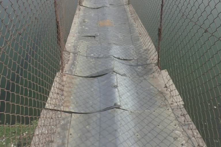Morbi Swinging Bridge : મોરબીની શાન સમાન ઝુલતા પુલની હાલત દયનીય