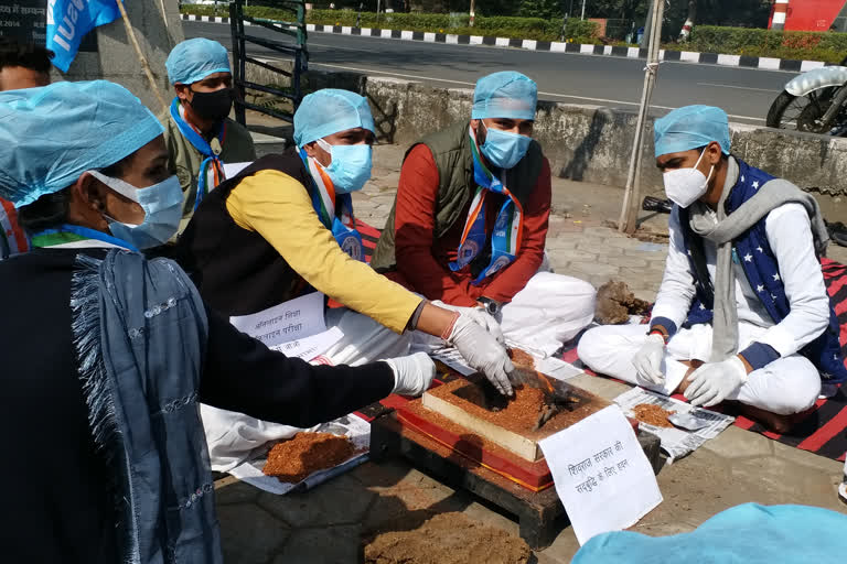 NSUI performed havan for wisdom of Shivraj government during corona pandemic