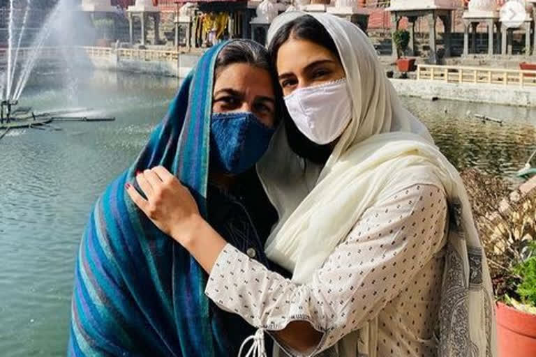 Sara Ali Khan Vist Mahakaleshwar Jyotirlinga Temple,ತಾಯಿಯೊಂದಿಗೆ ಸಾಧಾರಣ ಭಕ್ತರಂತೆ ಪುಣ್ಯ ಕ್ಷೇತ್ರಗಳಿಗೆ ಭೇಟಿ ನೀಡಿದ ಬಾಲಿವುಡ್​ ನಟಿ ಸಾರಾ ಅಲಿ ಖಾನ್