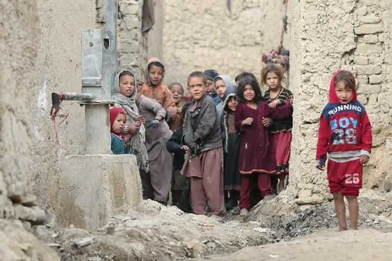 UNICEF provides aid to 800 families in Afghanistan including food, medicines, winter supplies