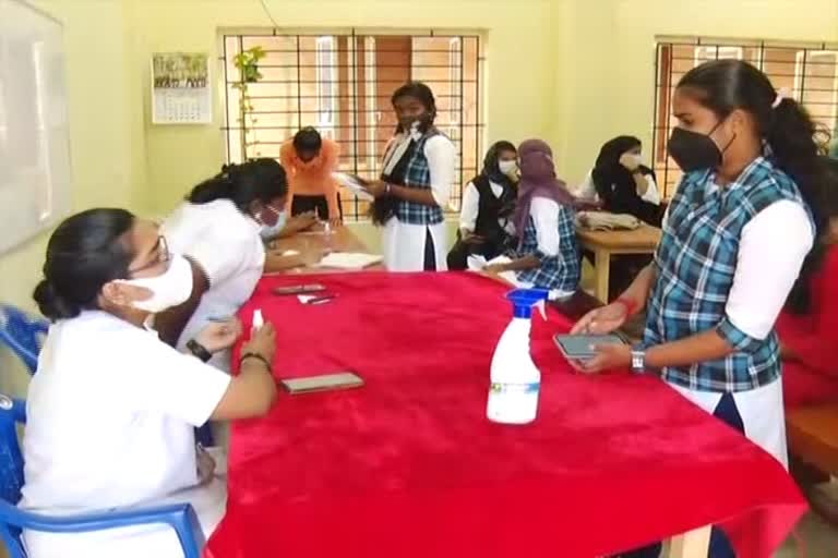 covid vaccination for schools students started  സംസ്ഥാനത്തെ സ്‌കൂളുകളില്‍ കൊവിഡ് വാക്‌സിനേഷൻ ആരംഭിച്ചു  സ്‌കൂള്‍ വിദ്യാര്‍ഥികള്‍ക്ക് കൊവിഡ് വാക്‌സിനേഷൻ ആരംഭിച്ചു  covid vaccination schools students