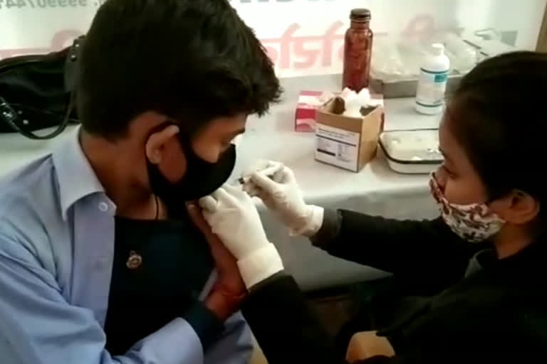 vikaspuri mla organized vaccination camp for school children in delhi