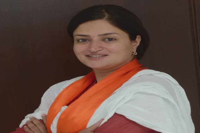 MP Poonam Madam Covid Positive : સાંસદે સોશિયલ મીડિયામાં પોસ્ટ મૂકી સૌને જાણ કરી. હાલ તબિયત કેવી જાણો