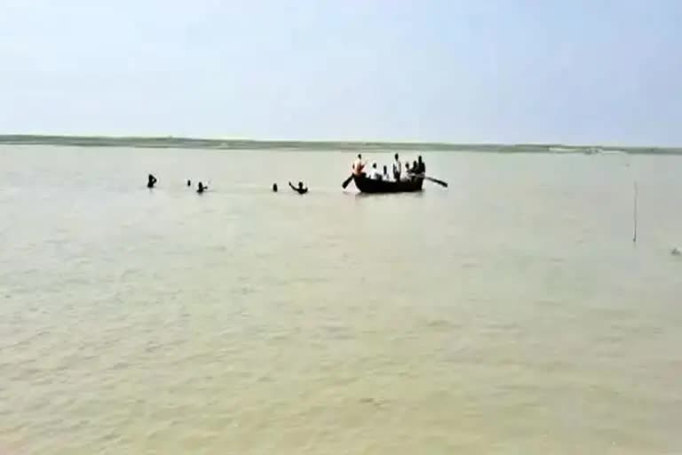 boat drowned in gandak river in Gopalganj