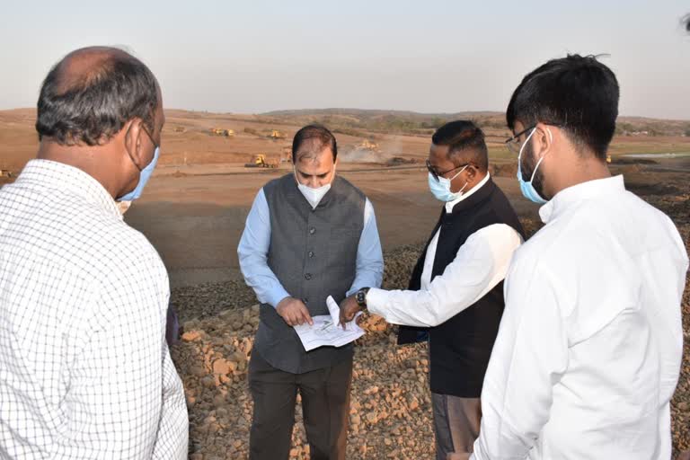 Rajkot Greenfield Airport  : ગ્રીનફિલ્ડ એરપોર્ટના રનવેની કામગીરી પૂર્ણતાના આરે, કલેક્ટરે કરી સમિક્ષા