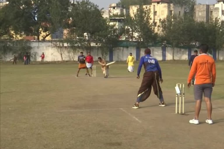 Cricket Players wore dhoti in Bhopal,  Sanskrit language commentary, Maharishi Vedic Parivar, Sanskrit language promoting, ಭೋಪಾಲದಲ್ಲಿ ಧೋತಿ ಹಾಕಿಕೊಂಡ ಕ್ರಿಕೆಟ್ ಆಡಿದ ಆಟಗಾರರು, ಸಂಸ್ಕೃತ ಭಾಷೆಯಲ್ಲಿ ಕಾಮೆಂಟ್ರಿ, ಮಹರ್ಷಿ ವೇದಿಕೆ ಪರಿವಾರ, ಸಂಸ್ಕೃತ ಭಾಷೆ ಪ್ರಚಾರ,