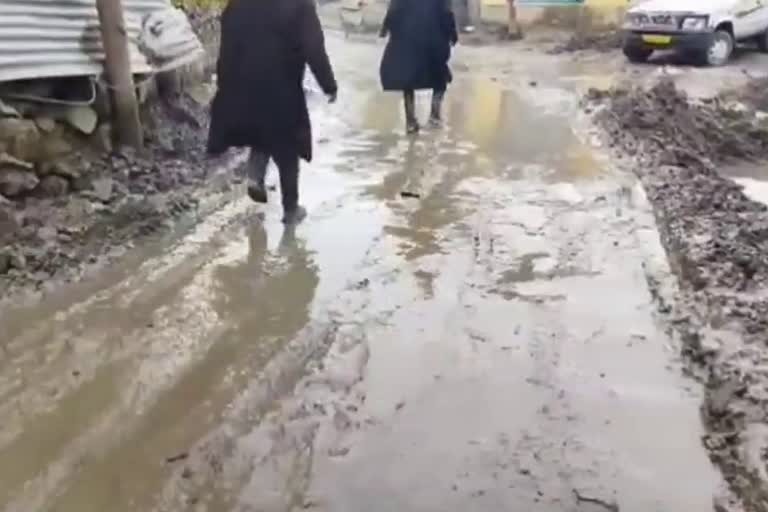 Dilapidated Hajan Sopore link road : حاجن - سوپور رابطہ سڑک انہتائی خستہ، عوام کو مشکلات کا سامنا