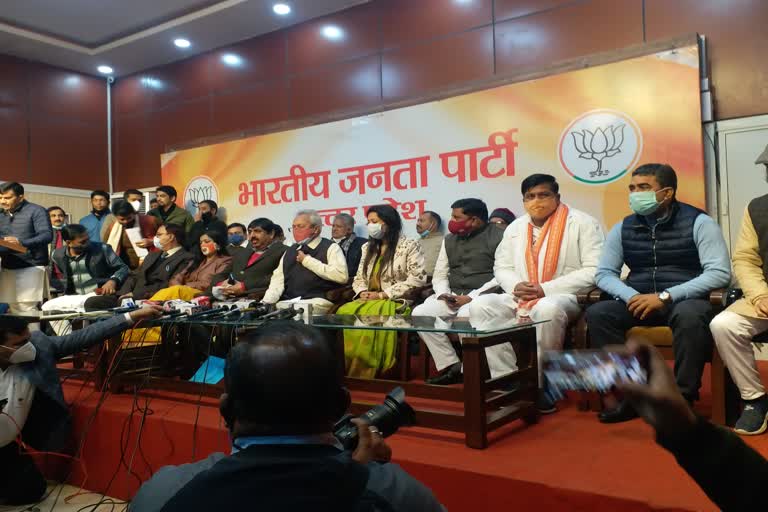 मुलायम के साढू और कांग्रेस की पोस्टर गर्ल BJP में शामिल