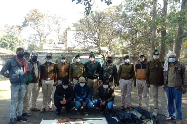 Forest department caught three armed hunters in Anuppur