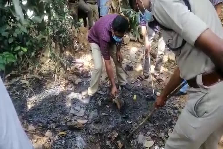 Explosion at Thiruvegapura while burning garbage  Explosion at Thiruvegapura Palakkad  തിരുവേഗപുറയിൽ വീട്ടുവളപ്പിൽ മലിന്യങ്ങൾ കത്തിക്കുന്നതിനിടെ സ്ഫോടനം  പാലക്കാട് തിരുവേഗപുറയിൽ മലിന്യങ്ങൾ കത്തിക്കുന്നതിനിടെ സ്ഫോടനം  തിരുവേഗപുറ മനയ്ക്കൽ പീടികയിൽ മാലിന്യം കത്തിക്കുന്നതിനിടെ സ്ഫോടനം