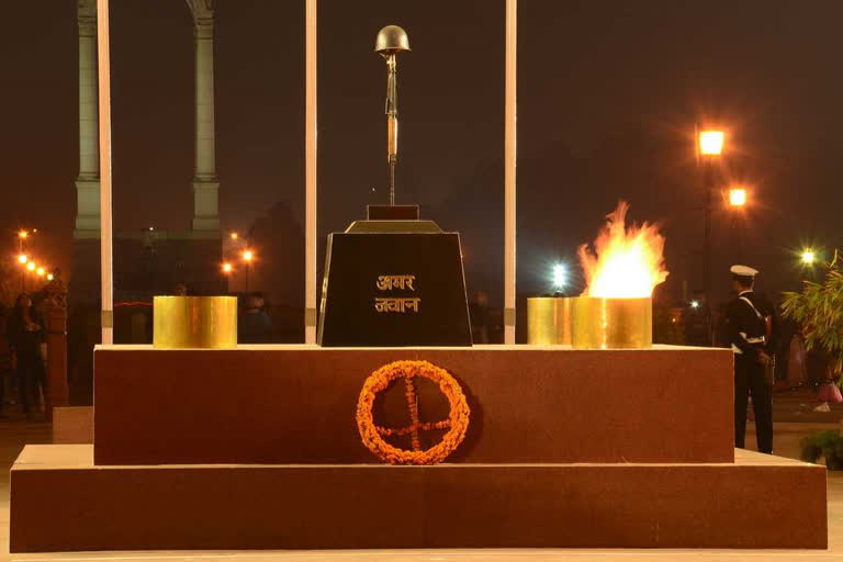 Amar Jawan Jyoti to be merged with eternal flame at War Memorial  New Delhi  eternal flame at the India Gate  അമര്‍ജവാന്‍ജ്യോതിയെ ലയിപ്പിക്കുന്നത്  ദേശീയ യുദ്ധസ്മാരകം  ഇന്ത്യാഗേറ്റ്