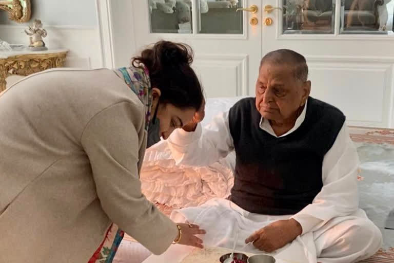 After joining BJP, Aparna Yadav seeks blessings from Mulayam Singh Yadav