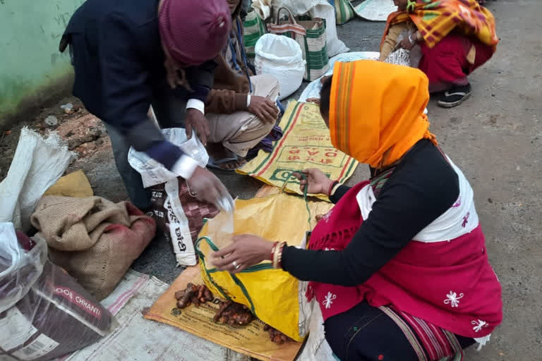 People takes part in ancient Exchange Practices at Jonbill