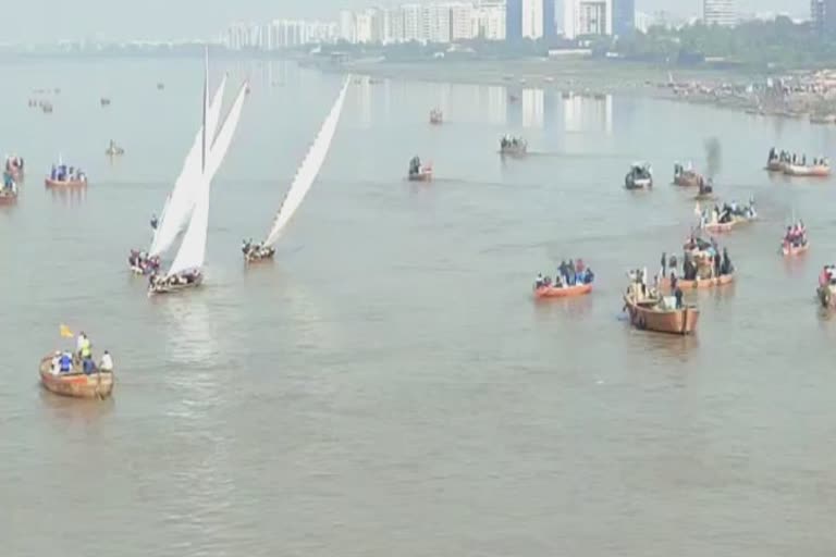 Sailing Boat Race in Surat 2022 : સુરત હજીરા કાંઠા વિસ્તારમાં 50 વર્ષથી સઢવાળી હોડી સ્પર્ધા યોજાઈ