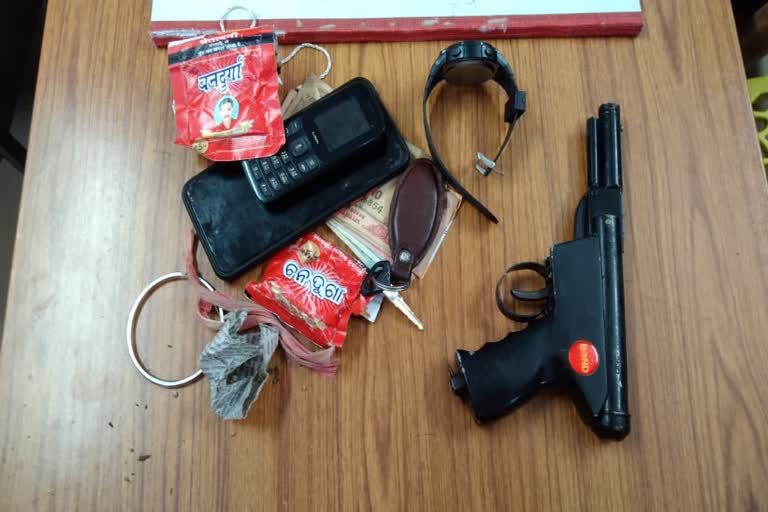 four youths were detained with indigenous firearms confiscated by dabugaon police