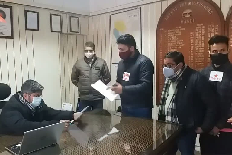 janwadi naujawan sabha himachal submitted memorandum to  CM