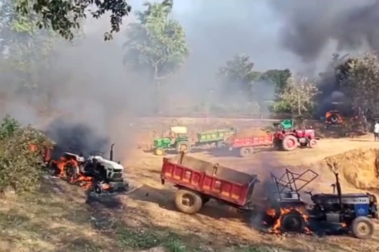 Maoist disrupt Road works, chhattisgarh maoist fire