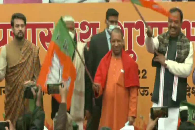 Anurag Thakur, Yogi Adityanath flag off BJP's 'Prachar Rath'