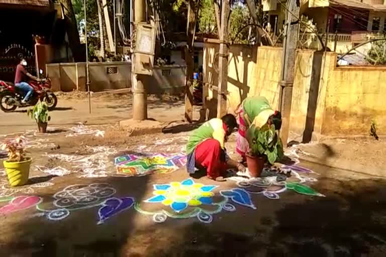 ರಂಗೋಲಿ ಬಿಡಿಸಿ ಜಾಗೃತಿ