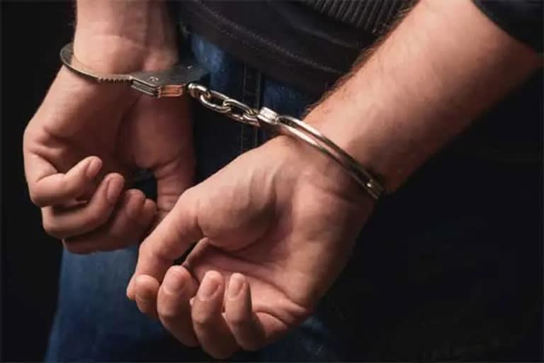 Umesh arrested for serial chain robbery in hyderabad