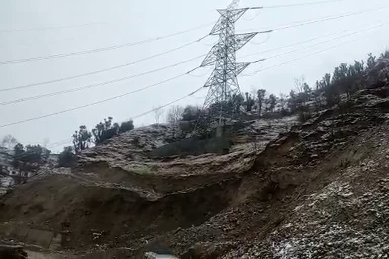 Land Sliding in Rajouri: لینڈ سلائڈنگ سے بجلی ٹرانسمیشن ٹاور کو نقصان، لوگوں میں خوف