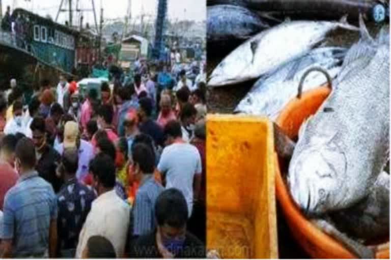 crowds-surges-in-fish-market-ahead-of-lockdown-day