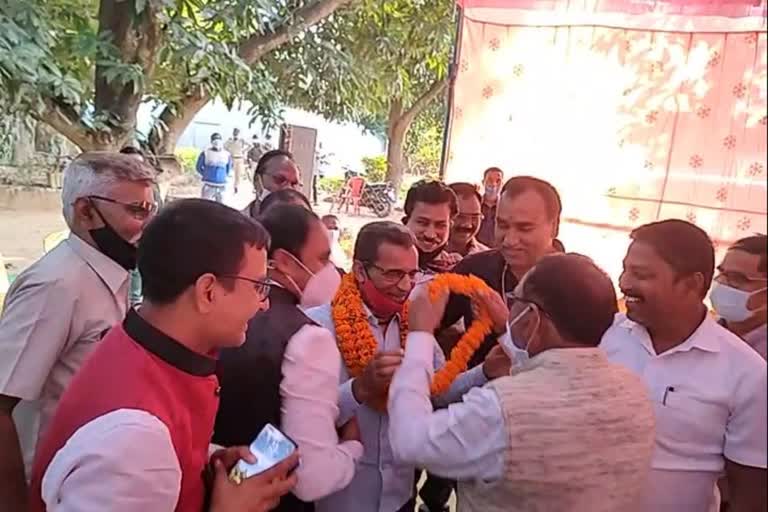 Jashpur BJP District Convenor joins Congress