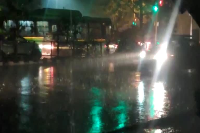 heavy-rain-caused-mercury-in-delhi-havoc-of-cold-continues