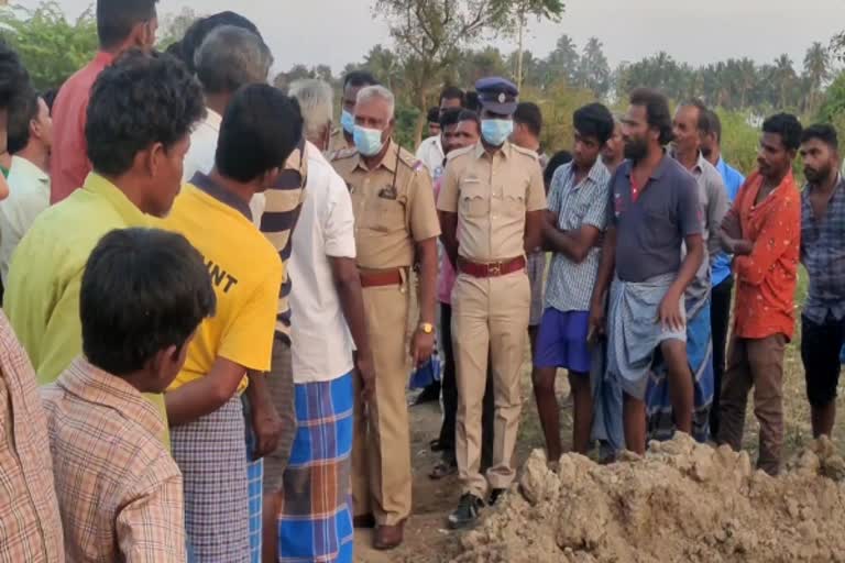 திருப்பத்தூர் அருகே மணல் திருட்டை கண்டித்து ஊர் பொதுமக்கள் போராட்டம்