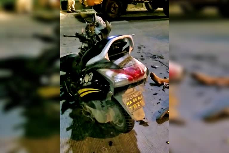 bike riders died in road accident, bike riders died in road accident at Bengaluru, Bangalore crime news, Bangalore accident news, ರಸ್ತೆ ಅಪಘಾತದಲ್ಲಿ ಇಬ್ಬರು ಬೈಕ್​ ಸವಾರರು ಸಾವು, ಬೆಂಗಳೂರಿನಲ್ಲಿ ರಸ್ತೆ ಅಪಘಾತದಲ್ಲಿ ಇಬ್ಬರು ಬೈಕ್​ ಸವಾರರು ಸಾವು, ಬೆಂಗಳೂರು ಅಪರಾಧ ಸುದ್ದಿ, ಬೆಂಗಳೂರು ಅಪಘಾತ ಸುದ್ದಿ,