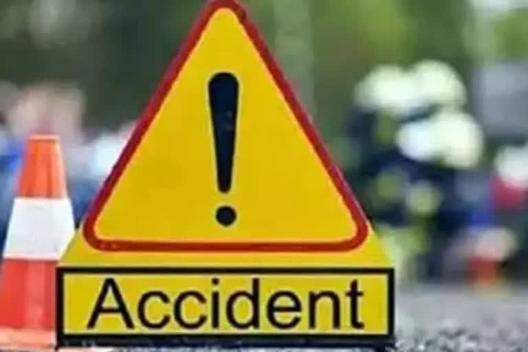 Maharashtra: 5 dead after trucks rams into car, motorcycles