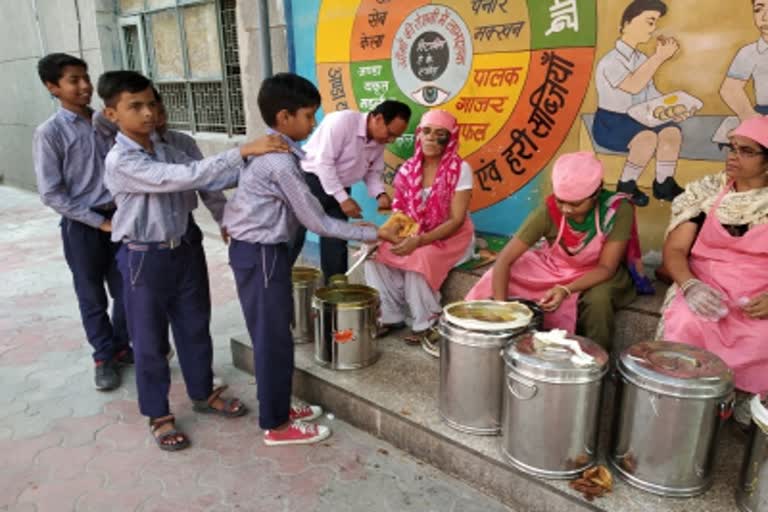 Monitoring of nutritional diet through mobile in MP