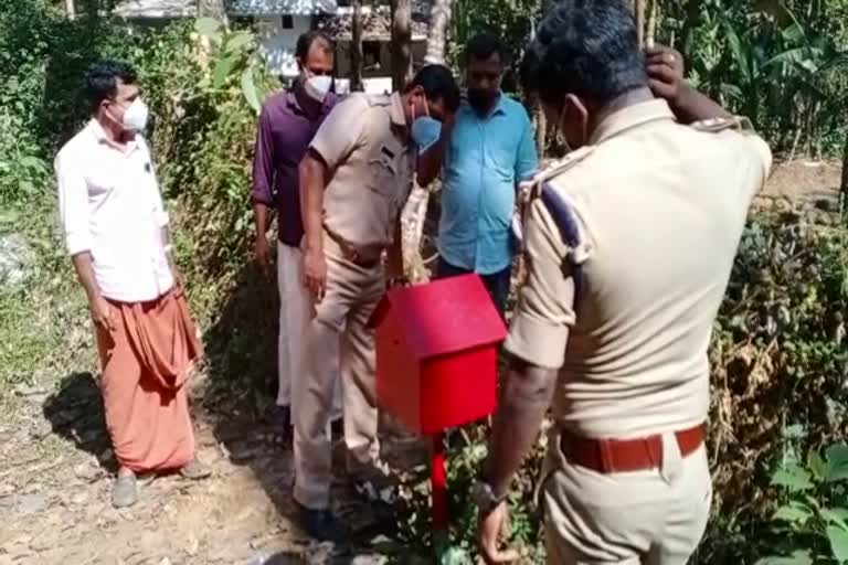 Theft at Kozhikode Poolottukavu temple  Theft at Mukam Mampatta Poolottukavu temple  മുക്കം മാമ്പറ്റ പൂലോട്ടുകാവ് ക്ഷേത്രത്തിൽ മോഷണം  കോഴിക്കോട് പൂലോട്ടുകാവ് ക്ഷേത്രം ഭണ്ഡാരം മോഷണം  പൂലോട്ടുകാവ് ക്ഷേത്രം ഭണ്ഡാരങ്ങൾ കുത്തിത്തുറന്ന് മോഷണം