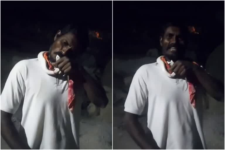 young man kissed a Poisonous snake in telangana  man kissed a Poisonous snake then his health condition became critical  ഫോട്ടോ എടുക്കുന്നതിനായി പാമ്പിനെ ചുംബിച്ച യുവാവ് ഗുരുതരാവസ്ഥയിൽ  തെലങ്കാനയിൽ വിഷപ്പാമ്പിനെ ചുംബിച്ച യുവാവ് ഗുരുതരാവസ്ഥയിൽ