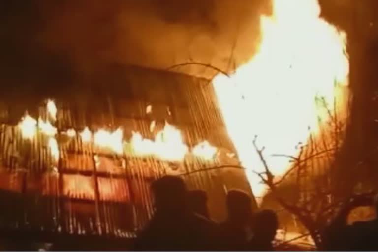 one-house-gutted-in-fire-incident-in-bandipora