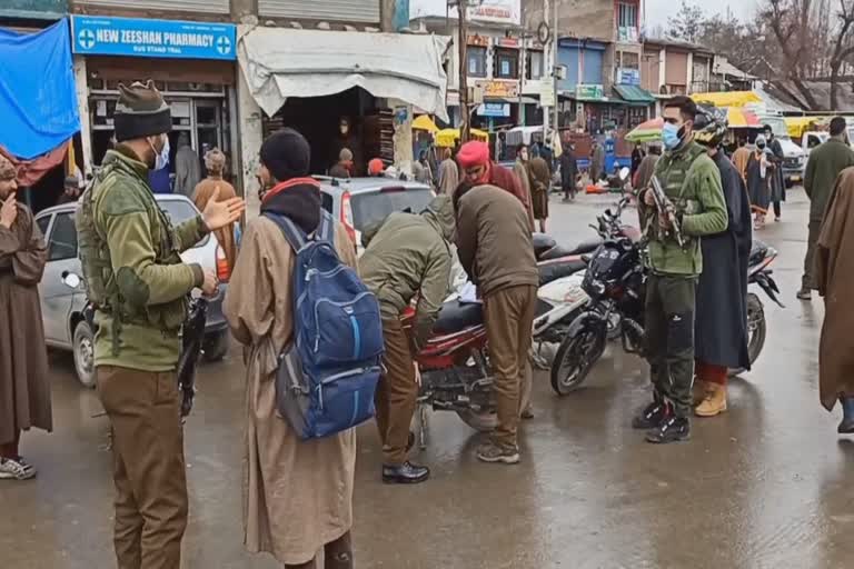 security-tightened-in-tral-ahead-republic-day-celebration
