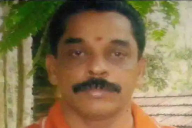 Autorickshaw driver found dead in konni  കോന്നി ഓട്ടോറിക്ഷ ഡ്രൈവർ വയലിൽ മരിച്ചനിലയില്‍  ഓട്ടോറിക്ഷ ഡ്രൈവർ സൂര്യാഘാതമേറ്റ് മരിച്ചനിലയില്‍  പത്തനംതിട്ട ഓട്ടോറിക്ഷ ഡ്രൈവർ മരണം  Pathanamthitta autorickshaw driver dies