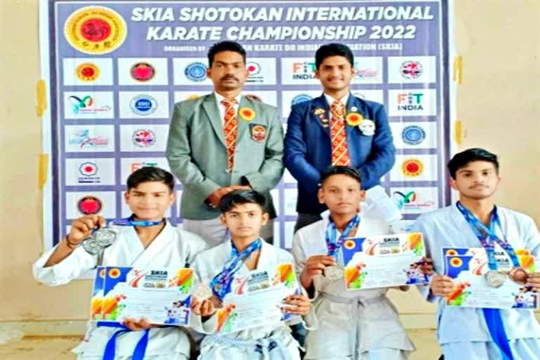 अंतर्राष्ट्रीय कराटे प्रतियोगिता  International Karate Competition  सहारनपुर न्यूज  देवबंद की खबर  बसंत एकेडमी  कराटे प्रतियोगिता देवबंद  saharanpur news  deoband news  basant academy  karate competition deoband