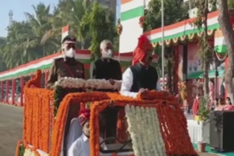 Republic Day 2022 : વડોદરામાં પ્રધાન પ્રદીપ પરમારેે રાષ્ટ્રધ્વજને લહેરાવ્યો, મહિલા પોલીસ અધિકારીએ પરેડનું કર્યું નેતૃત્વ